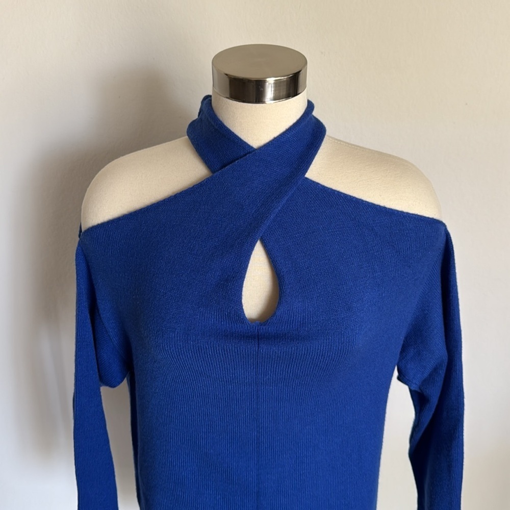 Elegant Blue Sweater - Picture 2 of 5